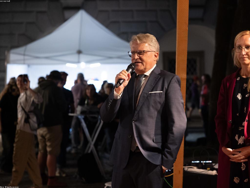 ប្រព័ន្ធផ្សព្វផ្សាយ និងការពង្រីកការទំនាក់ទំនង